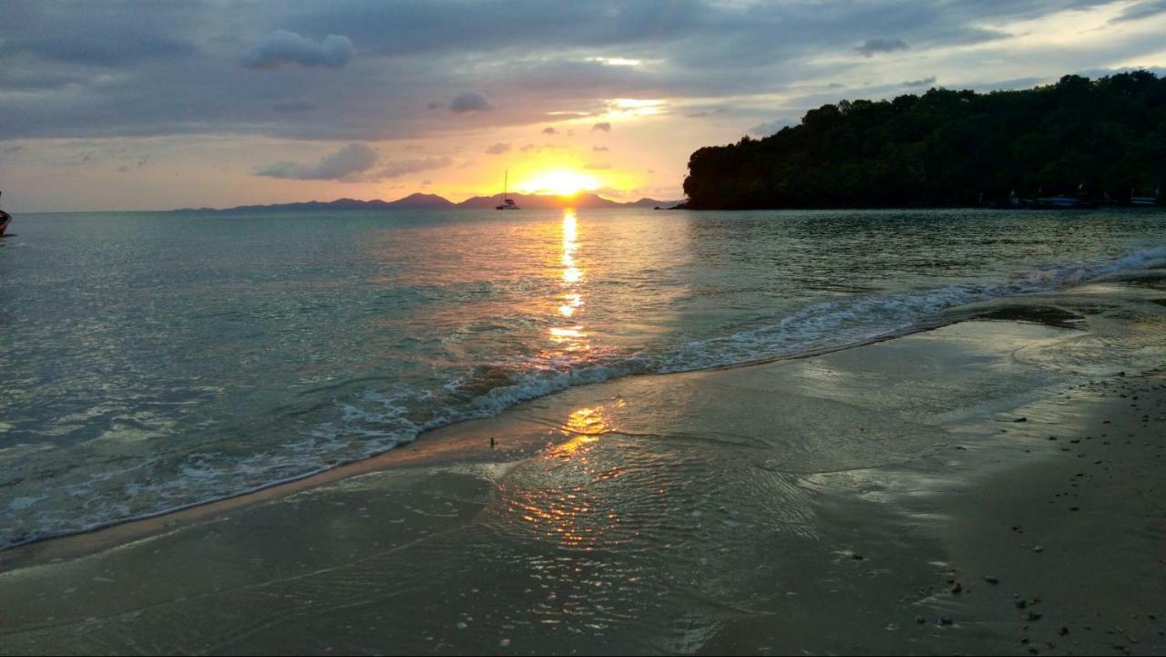 The Beach At Klong Muang Екстер'єр фото