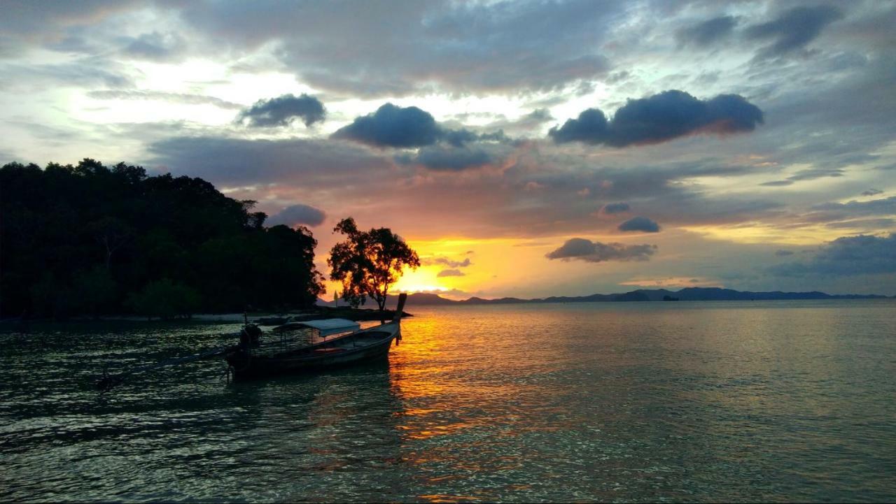 The Beach At Klong Muang Екстер'єр фото
